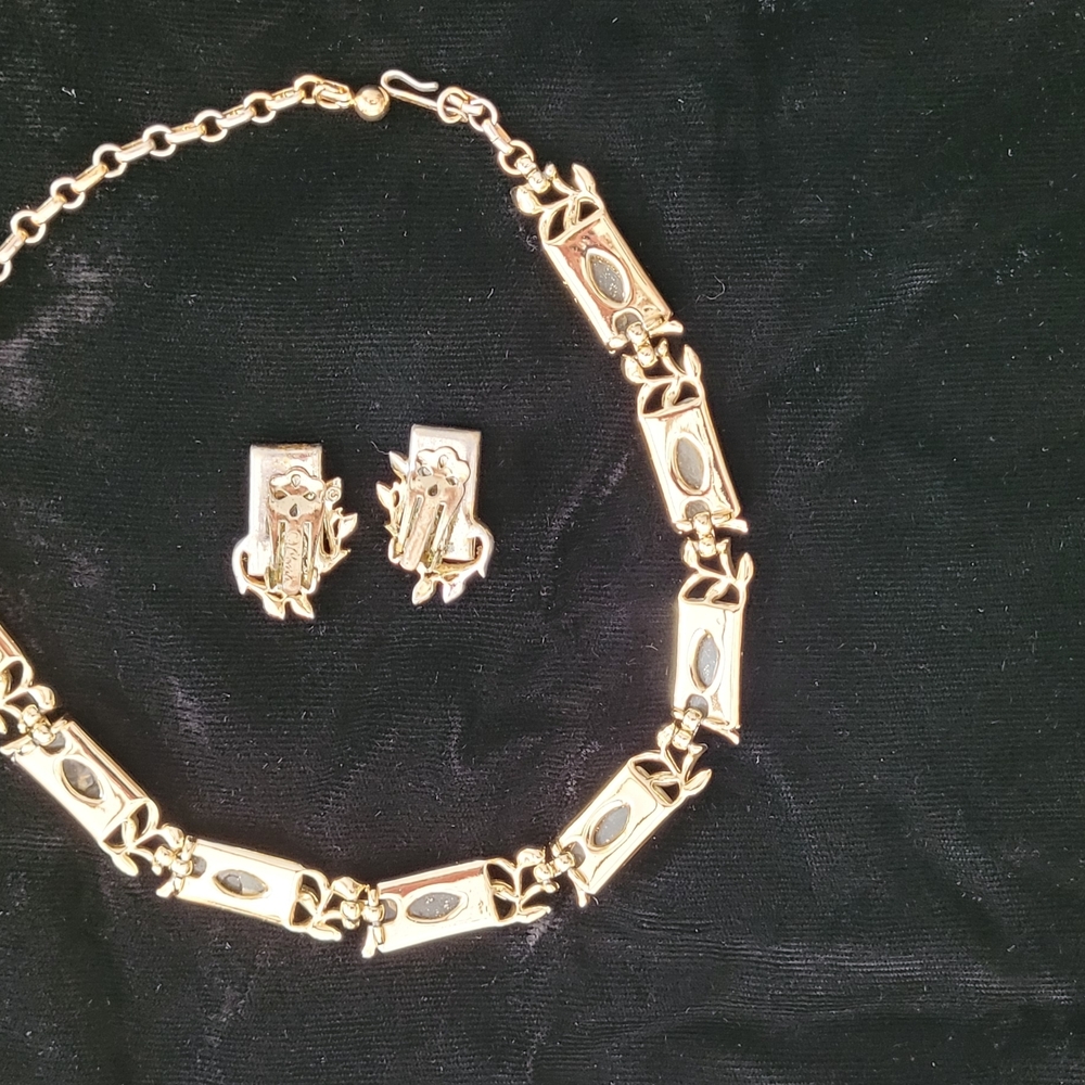 Coro Gold Tone Necklace and Earrings - Picture 3 of 7